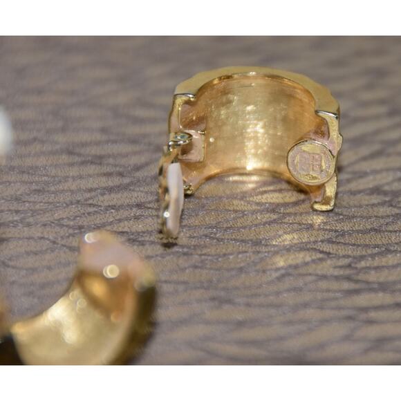 VINTAGE GIVENCHY DESIGNER GOLD TONE CLIP-ON EARRINGS SIGNED - Picture 6 of 10